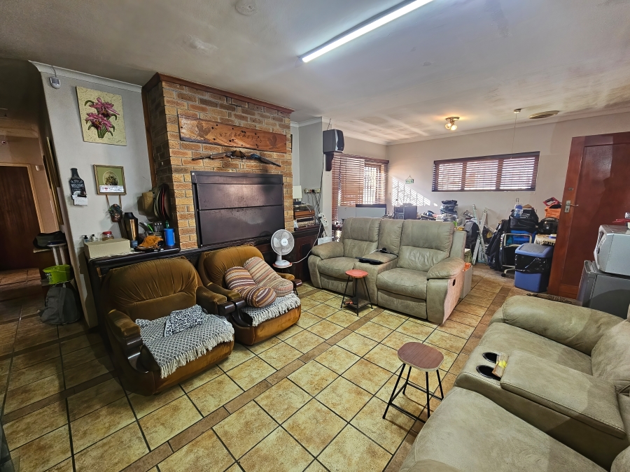 3 Bedroom Property for Sale in Peerless Park North Western Cape